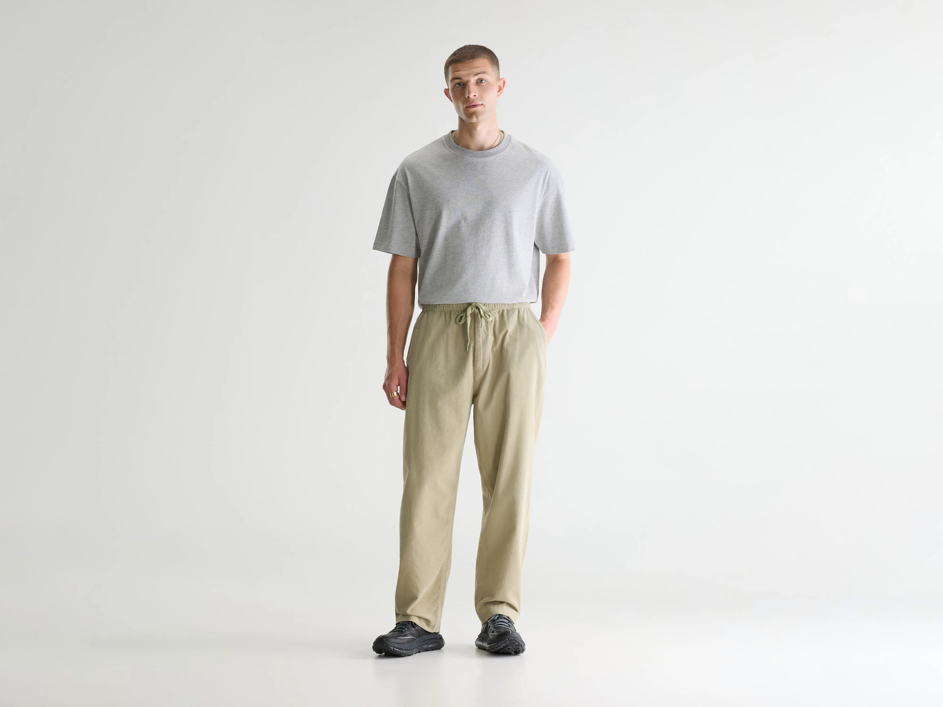 Julius corduroy trousers (261 / M / THYM)
