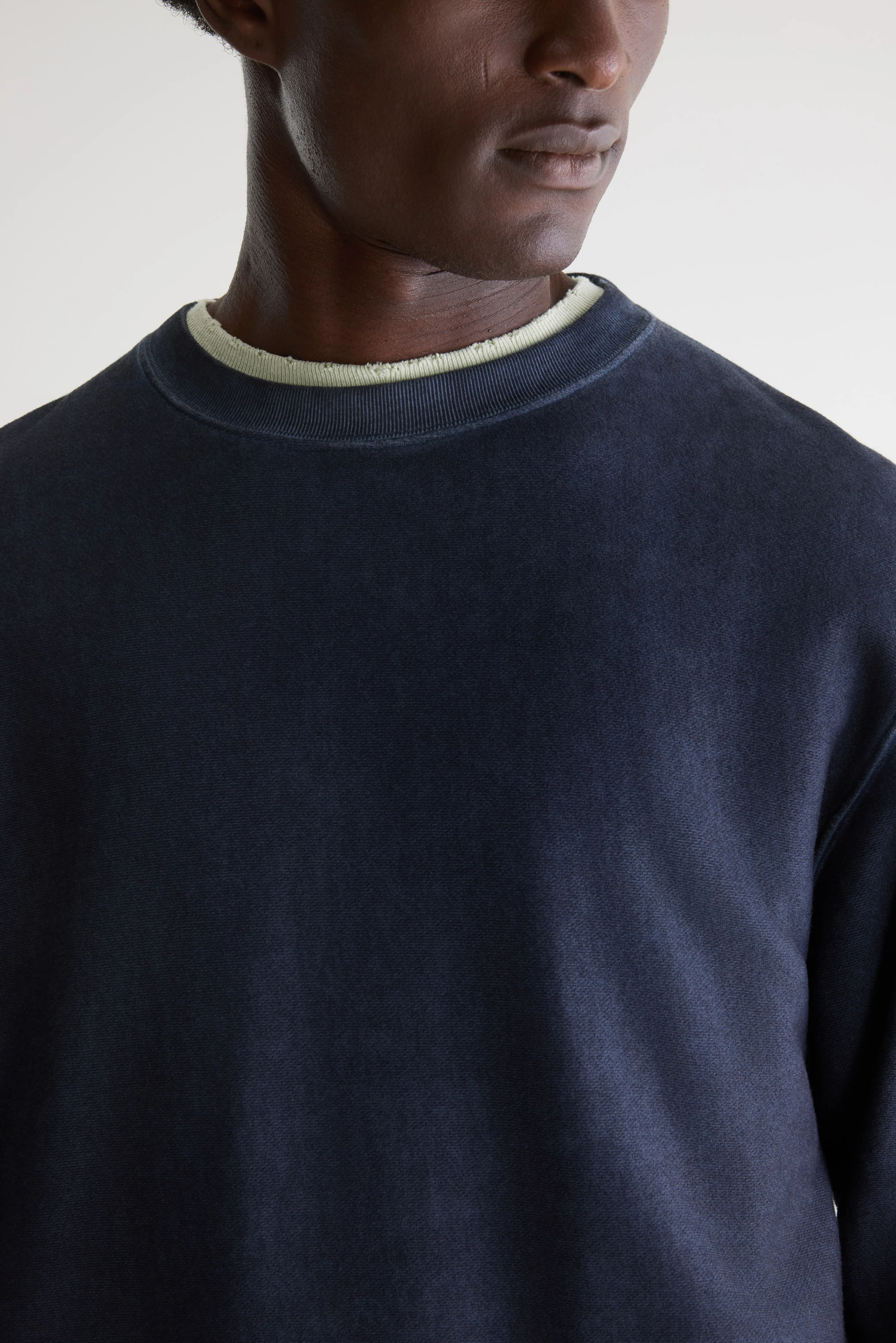 Flake crewneck sweatshirt (261 / M / DARK NAVY) - Image 4