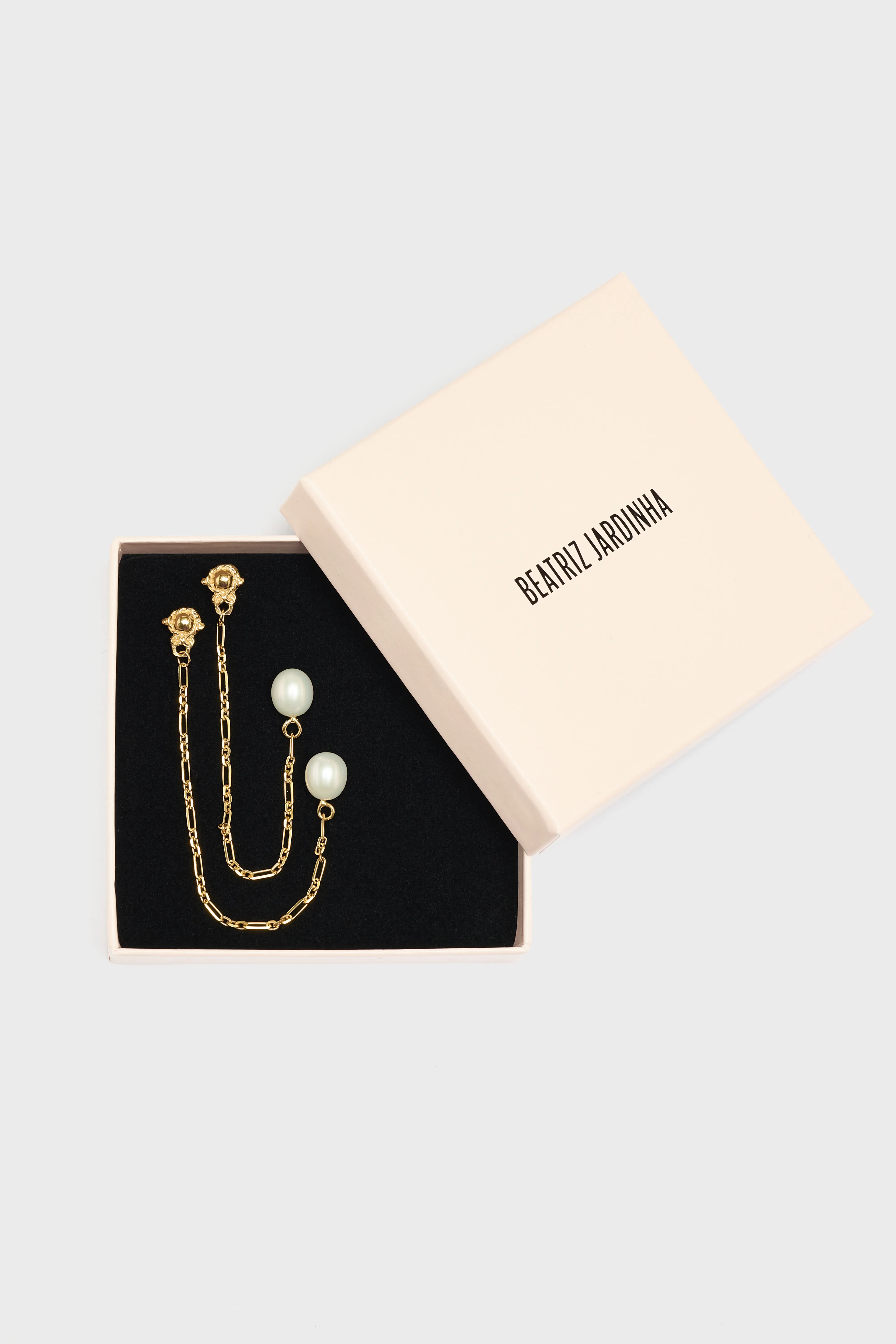 Isa Earrings (252 / W / GOLD) - Image 6