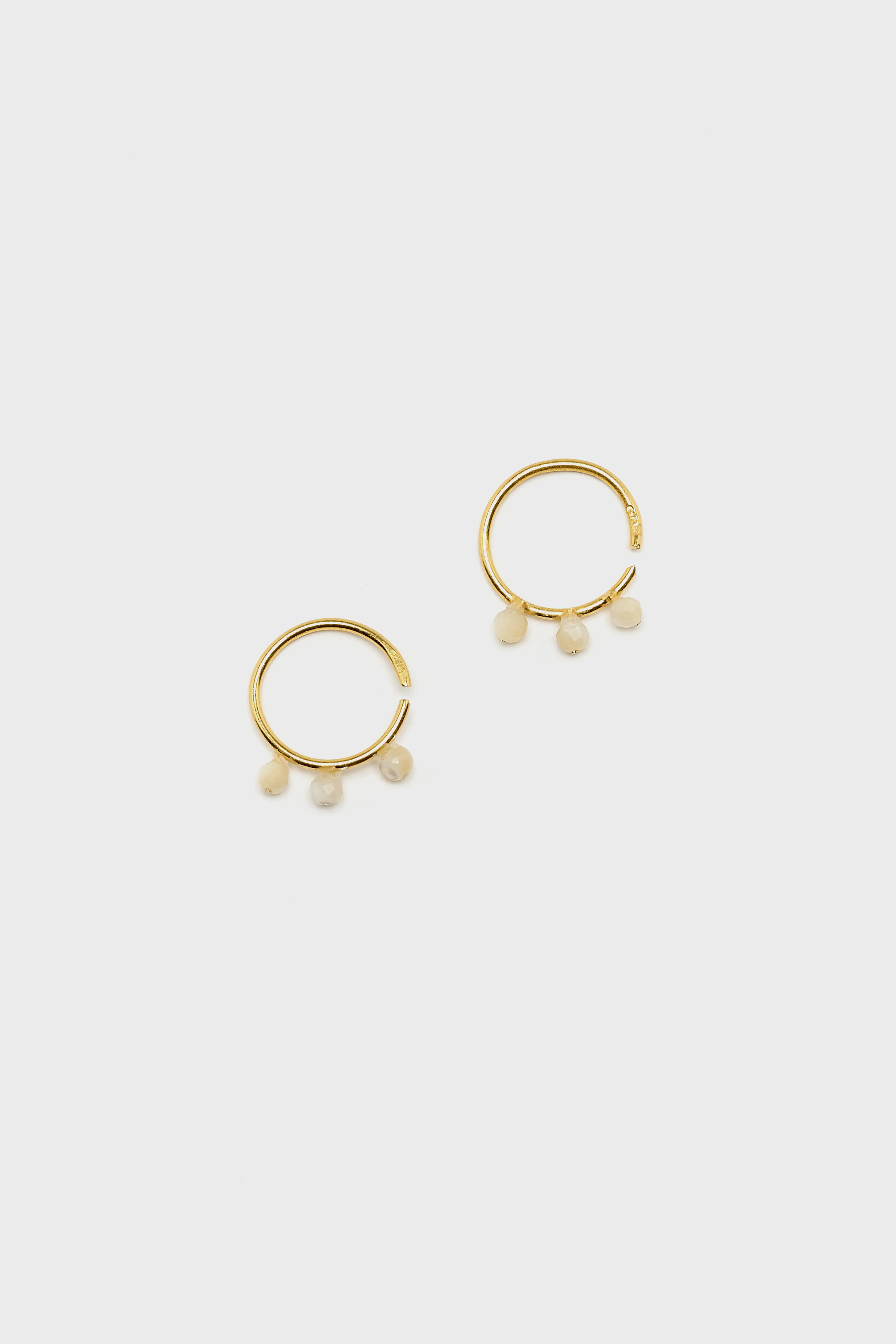 Little Pearl Hoop Earrings (261 / W / GOLD) - Image 2