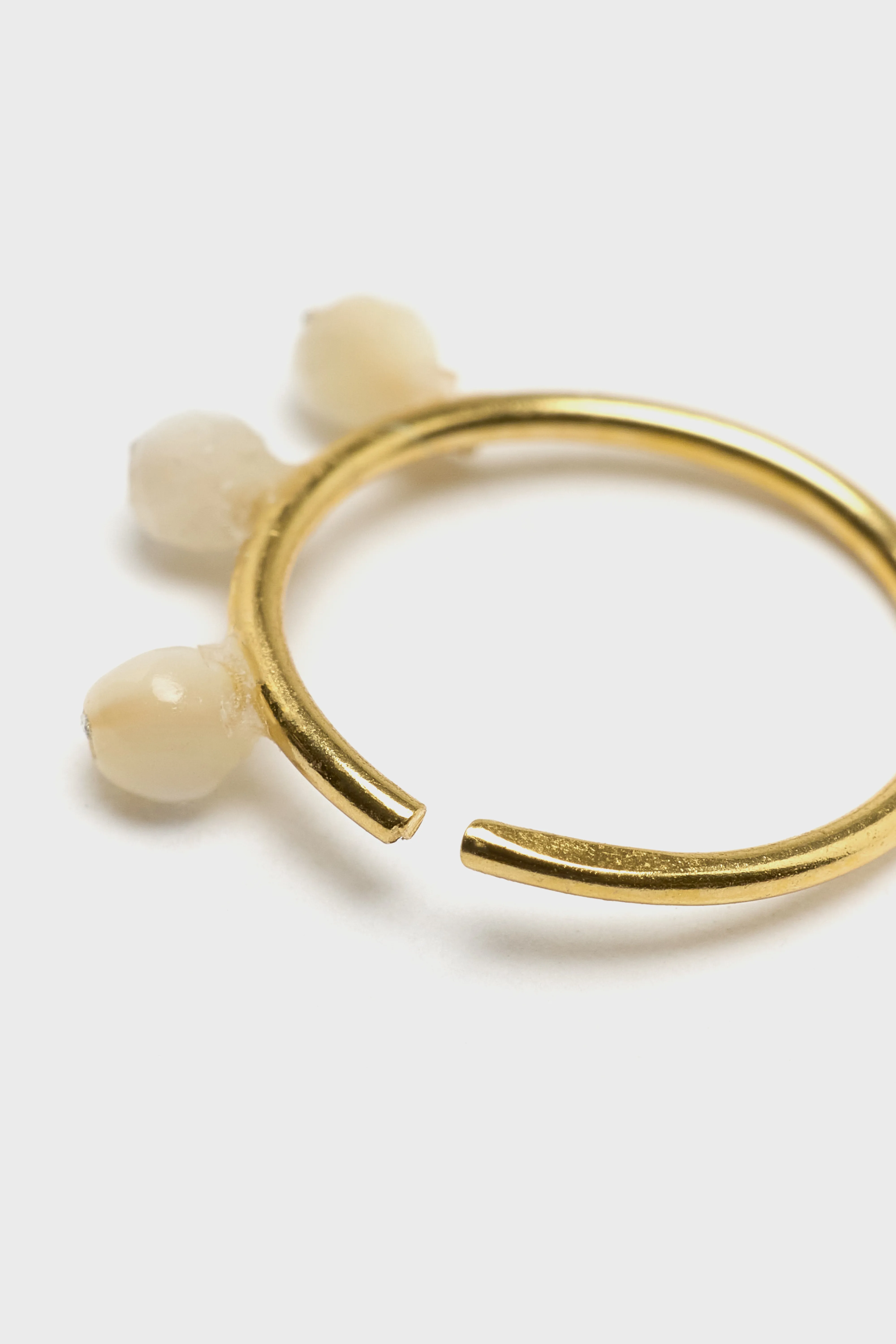 Little Pearl Hoop Earrings (261 / W / GOLD) - Image 4