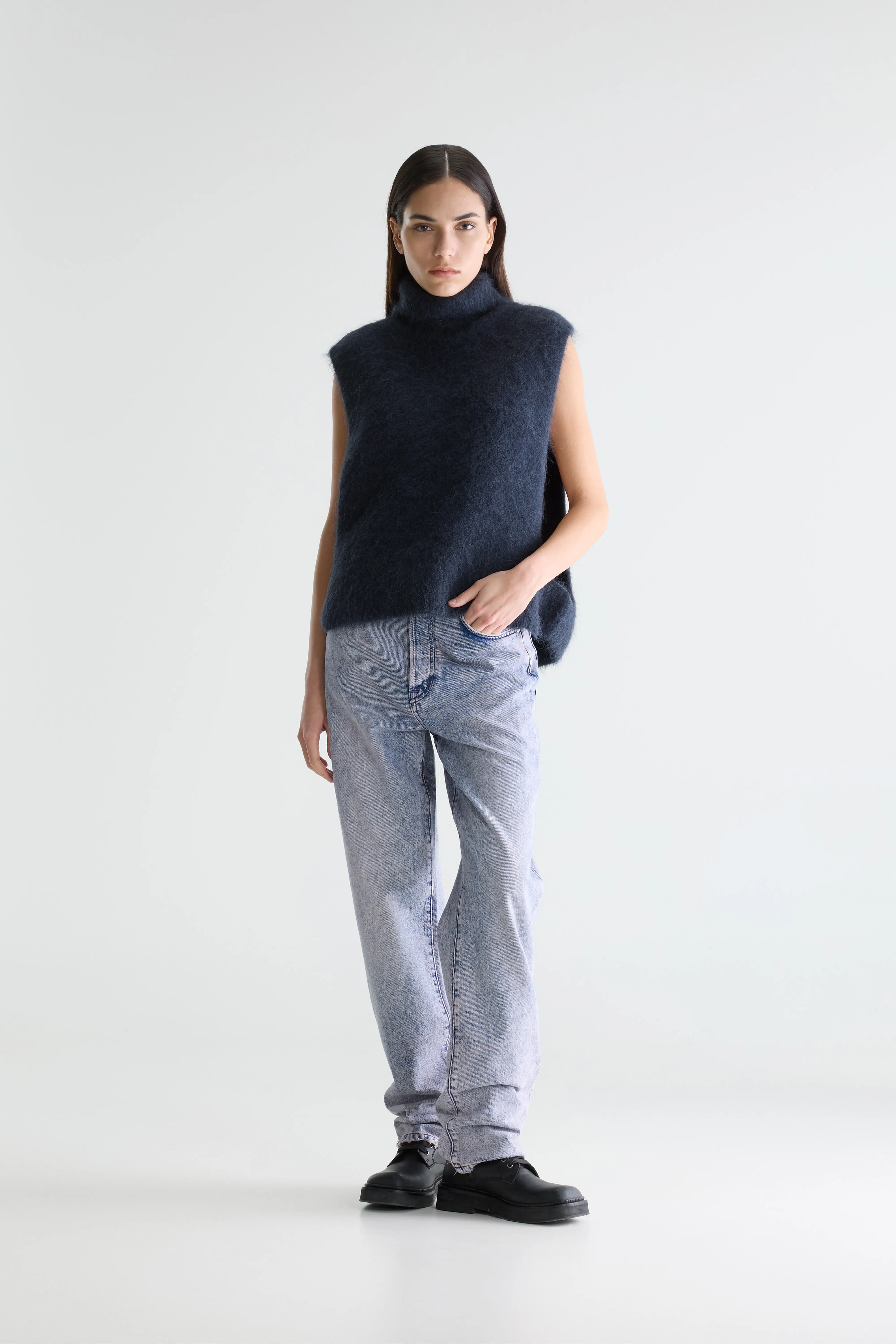 Daren navy blue sleeveless sweater (252 / W / NAVY) - Image 3